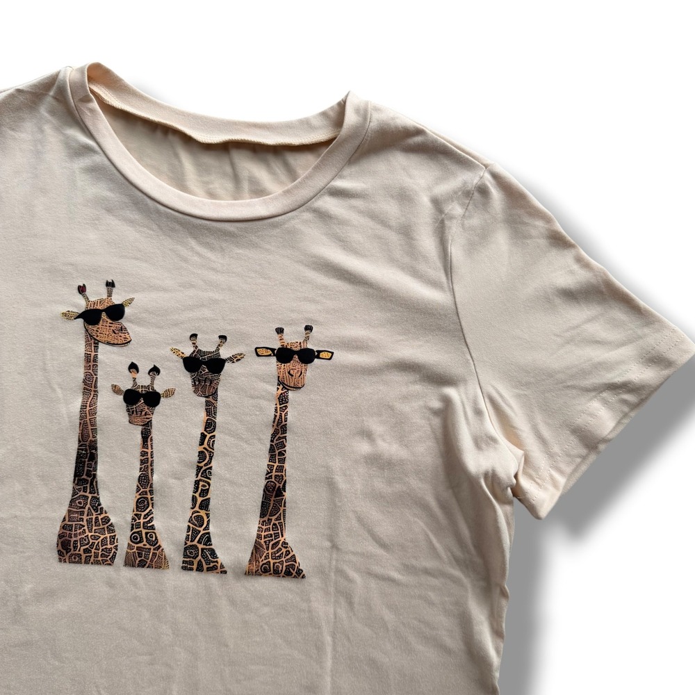 Women's M Light Yellow Giraffe Graphic Sunglasses Print Short Sleeve Tee Safari